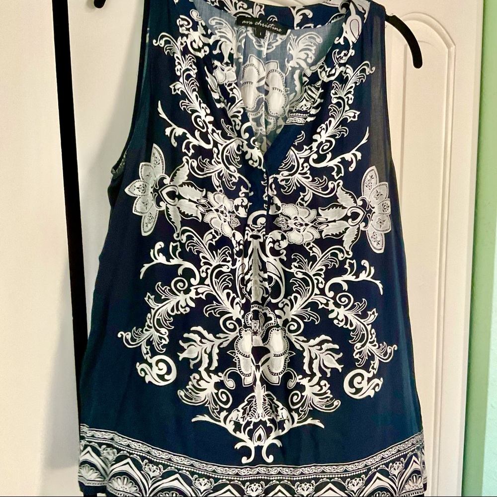 ✨ANA CHRISTINE Navy & White Flowy Tank💙🤍